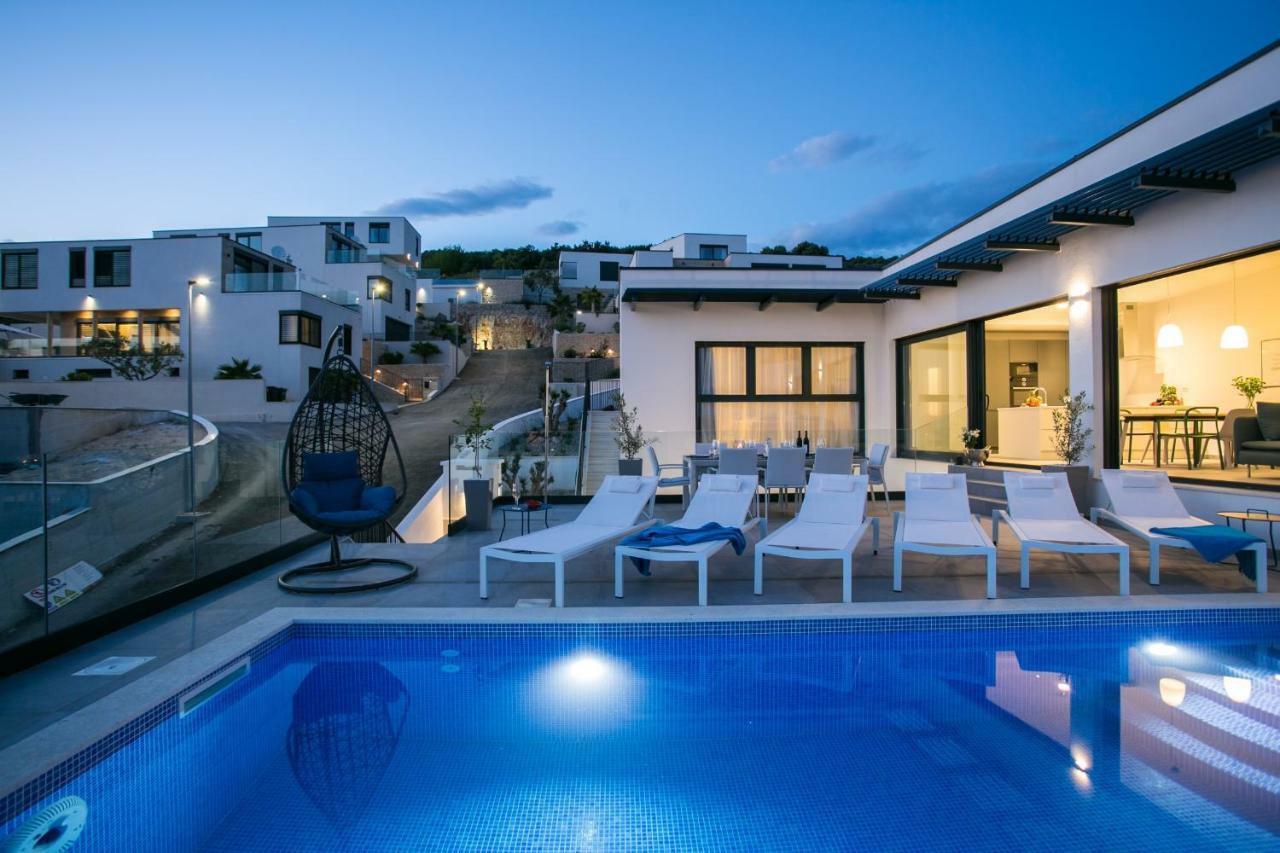 Holiday Home Olive Exclusive - 8 People, Heated Pool, Okrug Gornji, Sea View تروغير المظهر الخارجي الصورة
