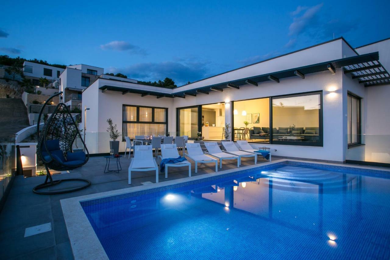 Holiday Home Olive Exclusive - 8 People, Heated Pool, Okrug Gornji, Sea View تروغير المظهر الخارجي الصورة