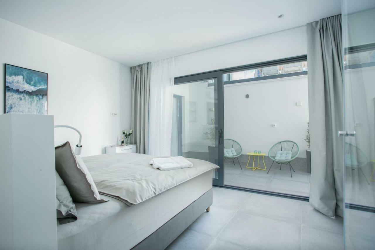 Holiday Home Olive Exclusive - 8 People, Heated Pool, Okrug Gornji, Sea View تروغير المظهر الخارجي الصورة