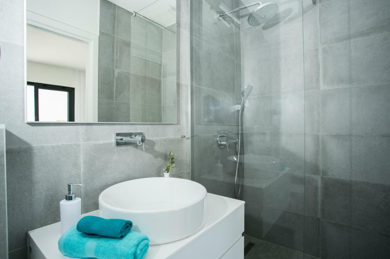 Holiday Home Olive Exclusive - 8 People, Heated Pool, Okrug Gornji, Sea View تروغير المظهر الخارجي الصورة