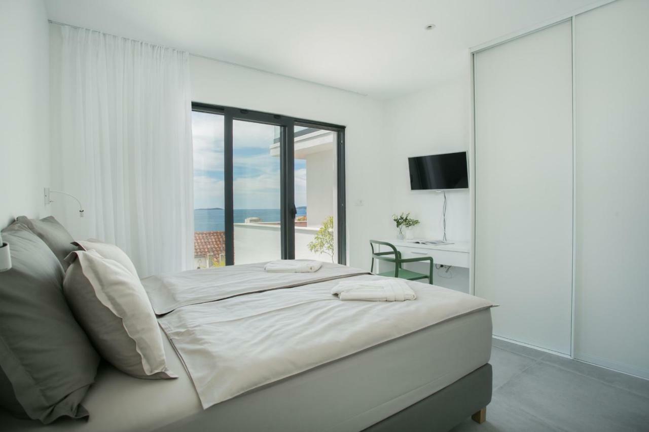 Holiday Home Olive Exclusive - 8 People, Heated Pool, Okrug Gornji, Sea View تروغير المظهر الخارجي الصورة