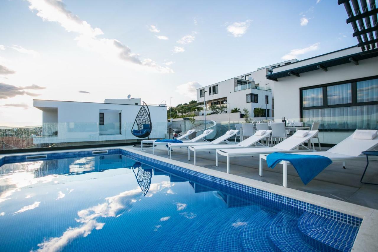 Holiday Home Olive Exclusive - 8 People, Heated Pool, Okrug Gornji, Sea View تروغير المظهر الخارجي الصورة