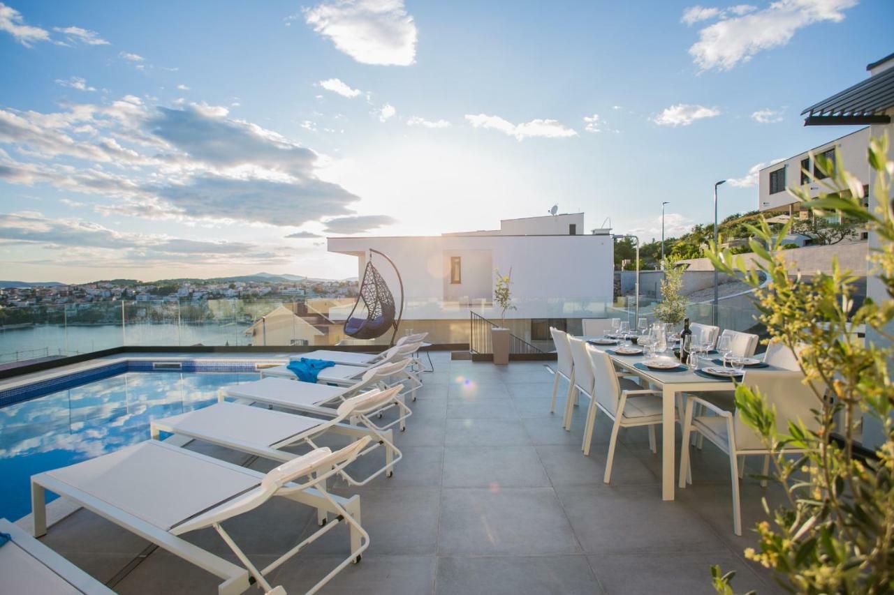 Holiday Home Olive Exclusive - 8 People, Heated Pool, Okrug Gornji, Sea View تروغير المظهر الخارجي الصورة