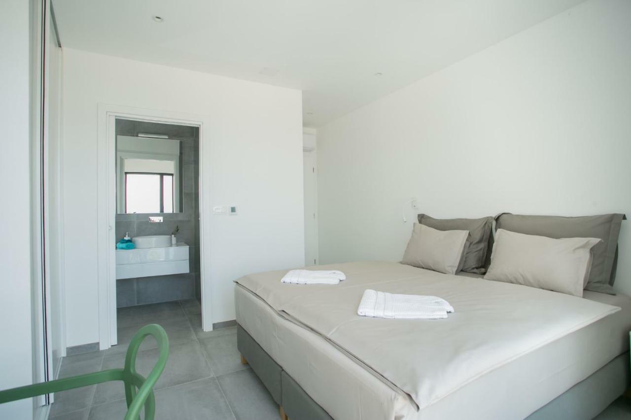 Holiday Home Olive Exclusive - 8 People, Heated Pool, Okrug Gornji, Sea View تروغير المظهر الخارجي الصورة