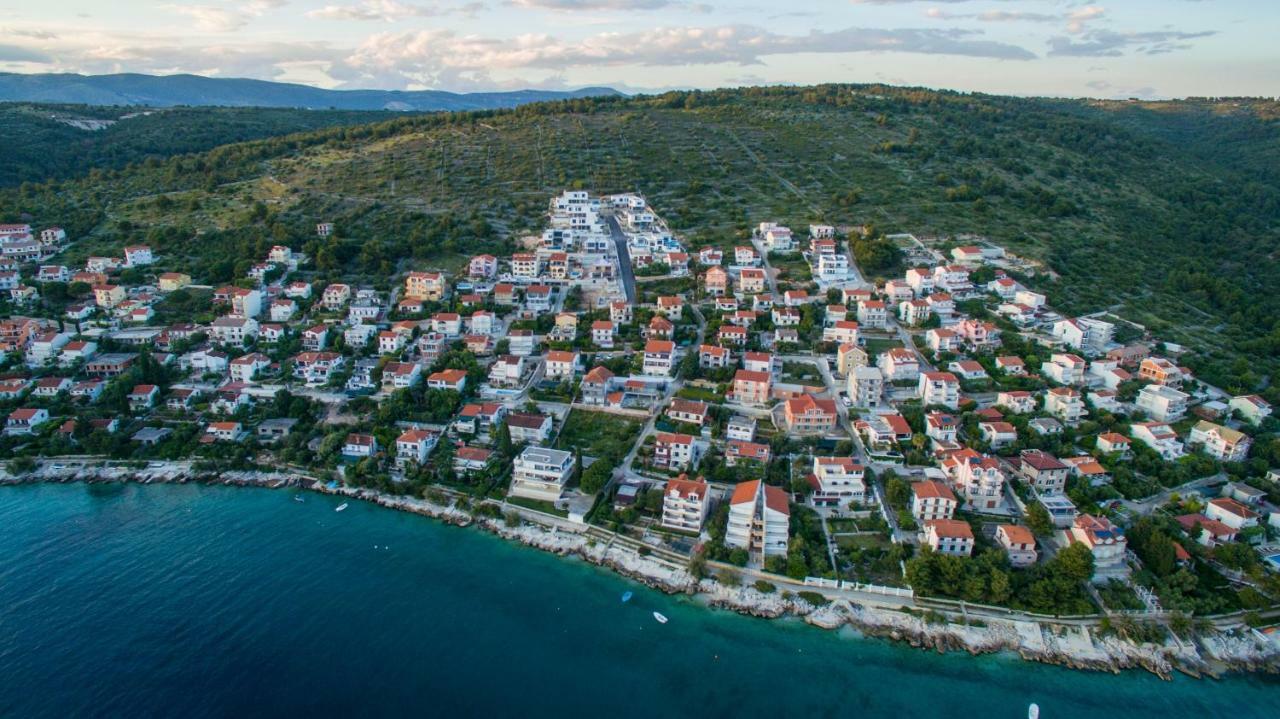 Holiday Home Olive Exclusive - 8 People, Heated Pool, Okrug Gornji, Sea View تروغير المظهر الخارجي الصورة