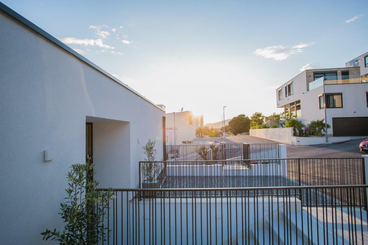 Holiday Home Olive Exclusive - 8 People, Heated Pool, Okrug Gornji, Sea View تروغير المظهر الخارجي الصورة