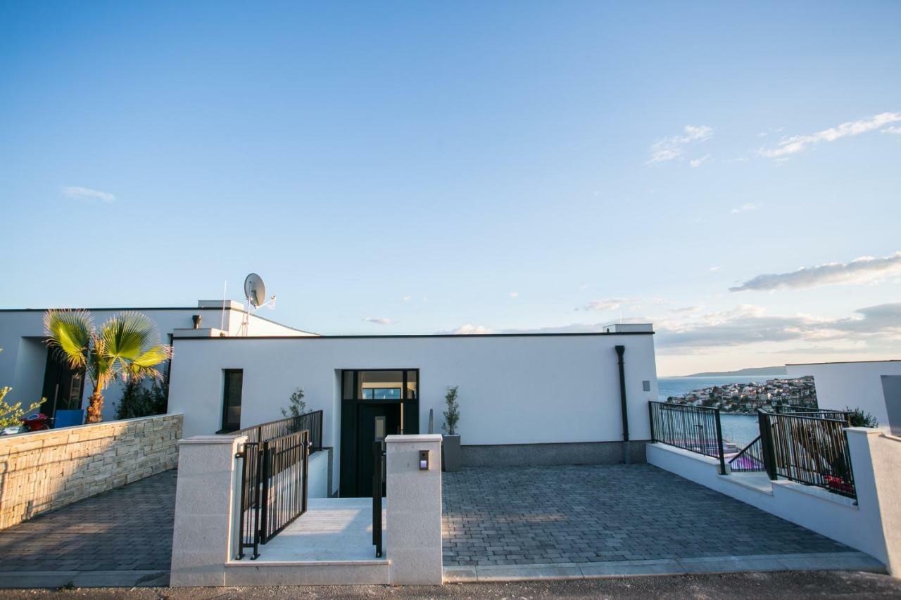 Holiday Home Olive Exclusive - 8 People, Heated Pool, Okrug Gornji, Sea View تروغير المظهر الخارجي الصورة