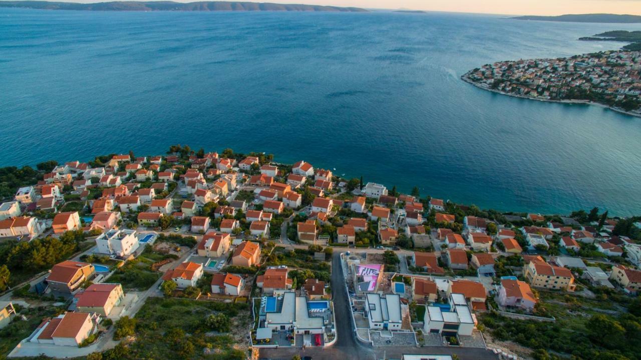 Holiday Home Olive Exclusive - 8 People, Heated Pool, Okrug Gornji, Sea View تروغير المظهر الخارجي الصورة