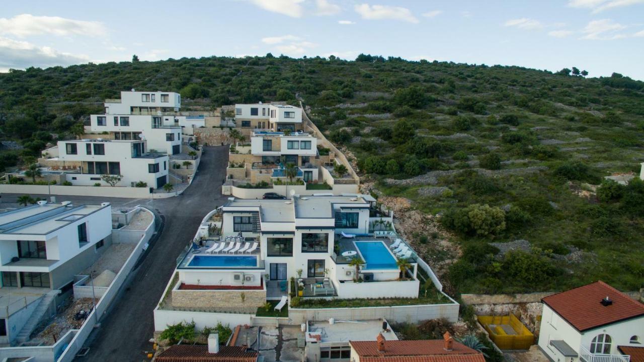 Holiday Home Olive Exclusive - 8 People, Heated Pool, Okrug Gornji, Sea View تروغير المظهر الخارجي الصورة
