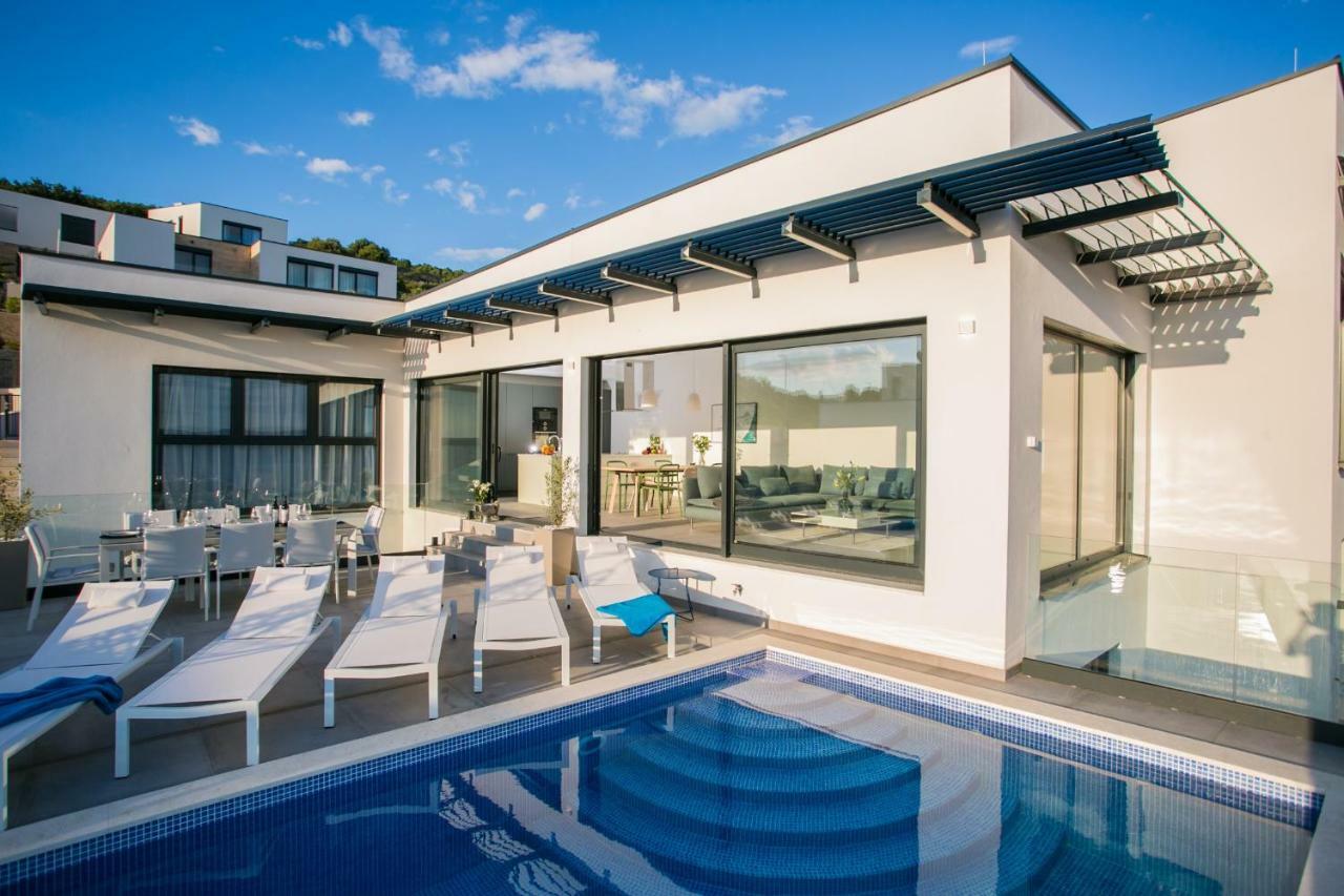 Holiday Home Olive Exclusive - 8 People, Heated Pool, Okrug Gornji, Sea View تروغير المظهر الخارجي الصورة